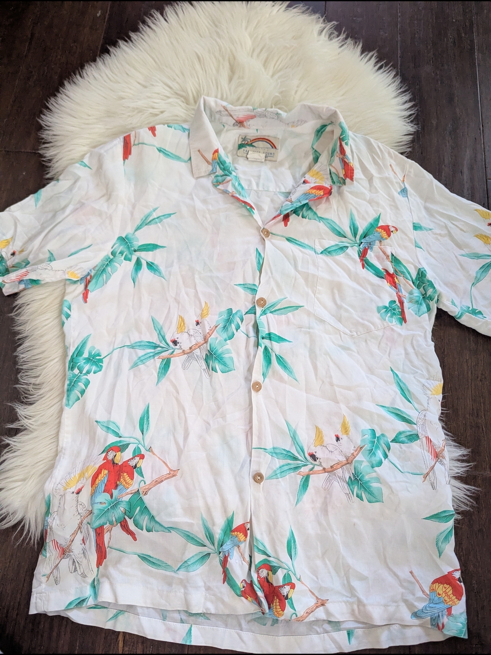 Vintage Paradise Found White Tropical Parrot Bird Print Short-Sleeve Button Down